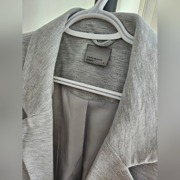 Never worn Vero Moda light grey blazer - Picture 3 of 5